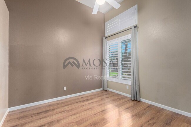 Building Photo - 2738 E Silverwood Dr