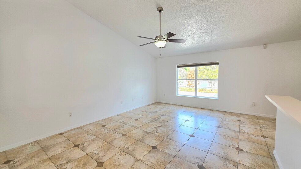 Building Photo - 1699 Landfair Ave