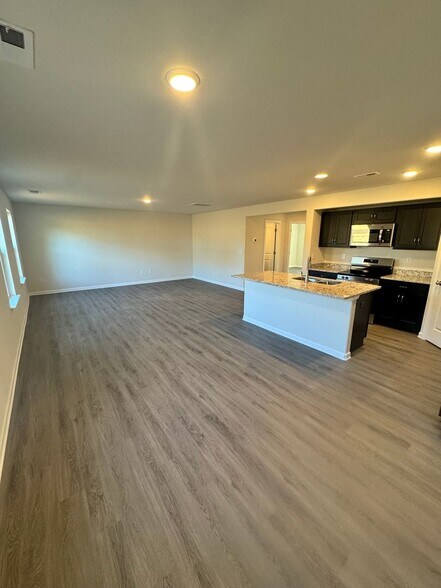 Building Photo - 914 W Sumter St