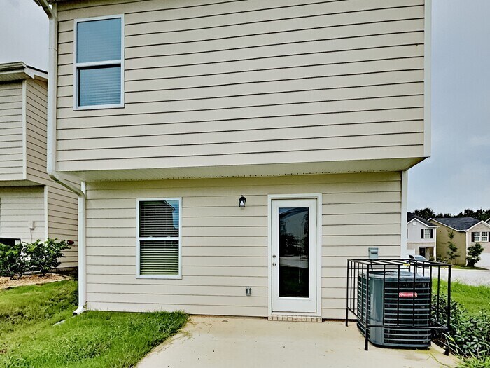 Building Photo - 2129 Belmont Cir NE