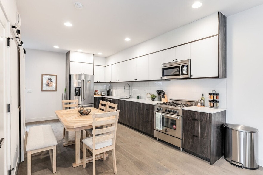 Building Photo - 2319 Franklin Ave E