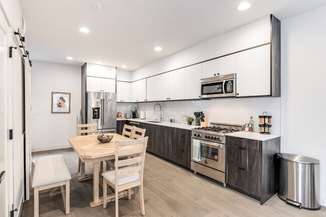 Building Photo - 2319 Franklin Ave E