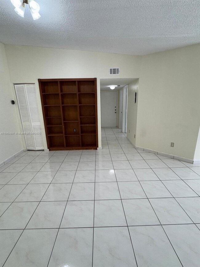 Building Photo - 9707 Hammocks Blvd