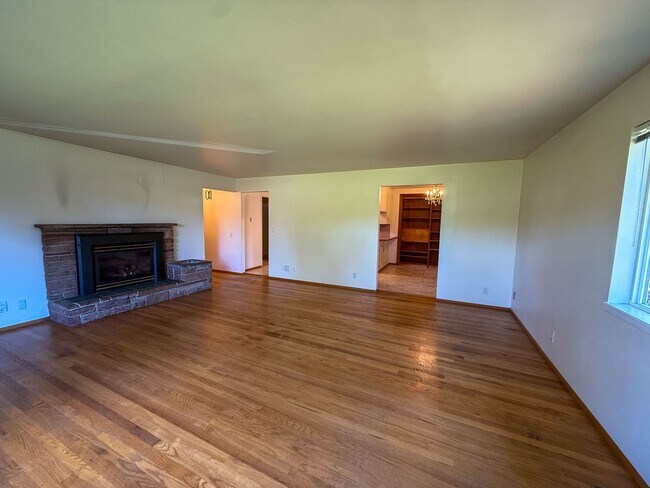 Building Photo - 3bd/1.5ba Edmonds Home