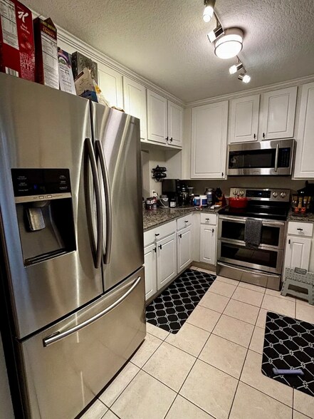 Building Photo - 3866 Island Way