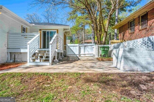 Building Photo - 385 Carey Dr SE