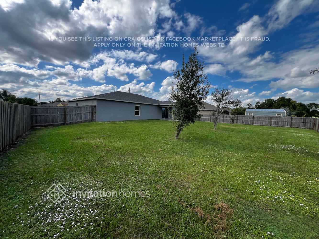 Building Photo - 371 SW Aero Cir