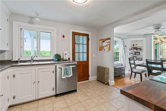 Building Photo - 27 1/2 Doro Pl