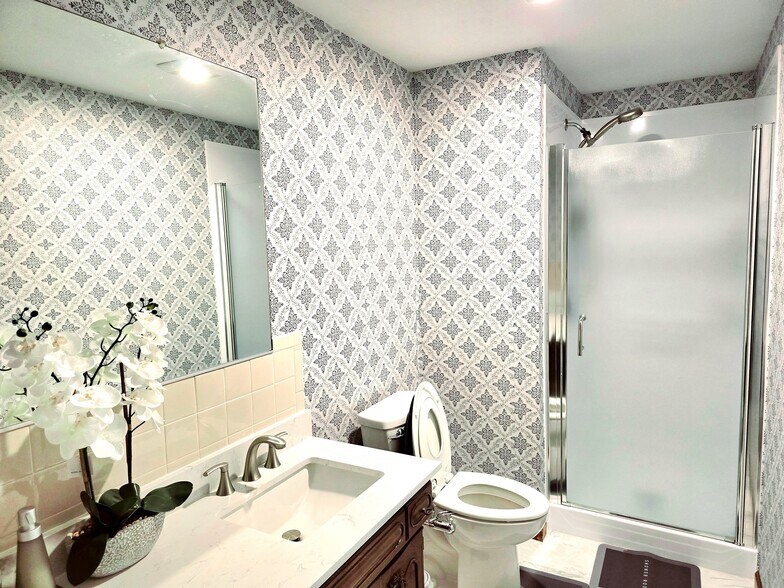 Master bath - 650 Hopkins Rd