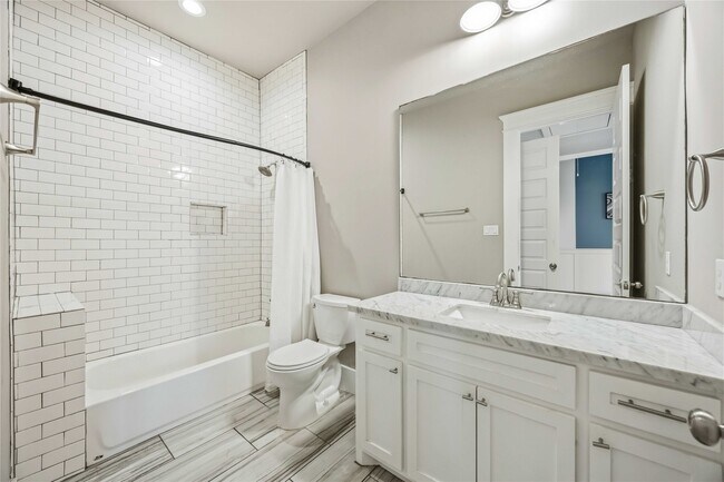 Building Photo - 1006 Enid St