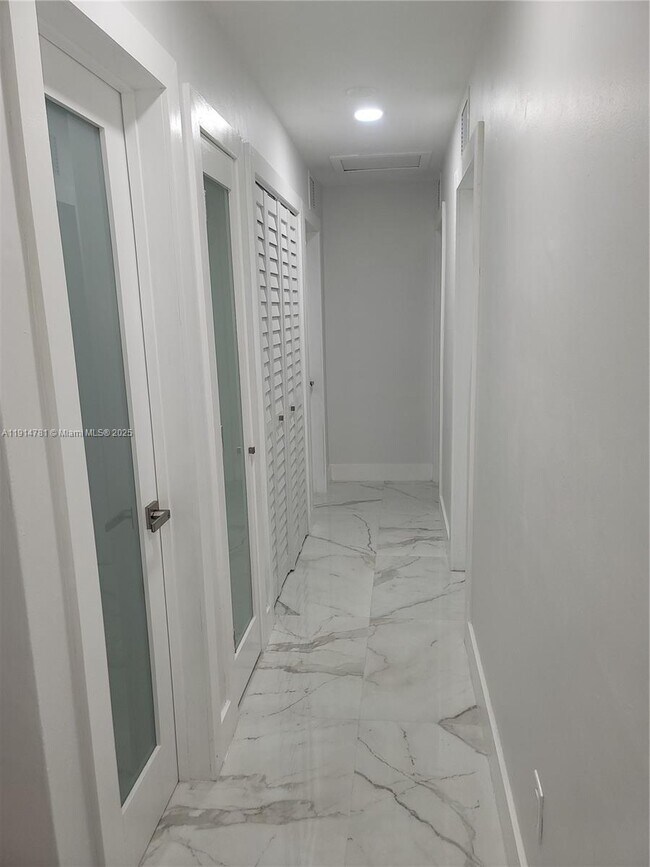 Building Photo - 5651 SW 109th Ct