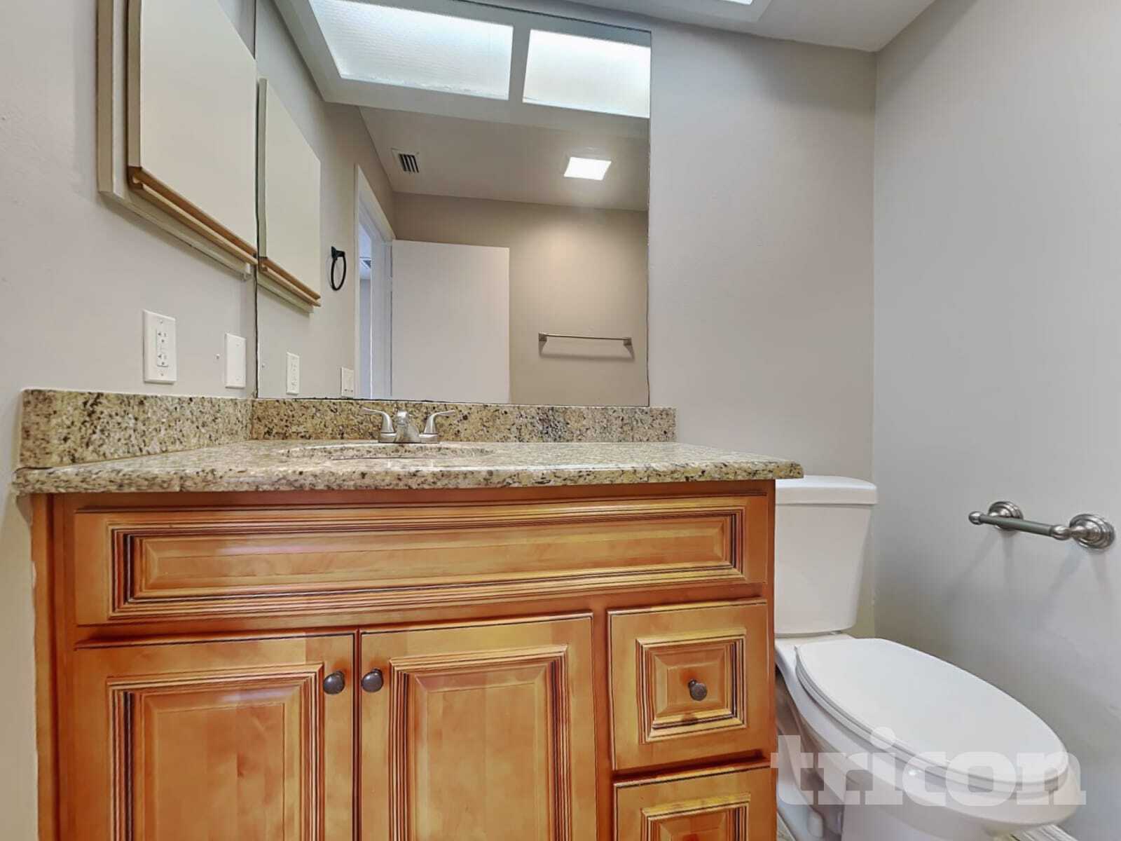 Building Photo - 1009 Jamaica Way