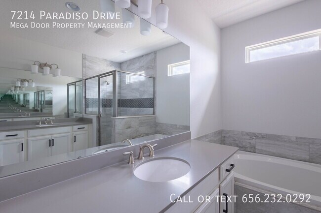 Building Photo - 7214 Paradiso Dr