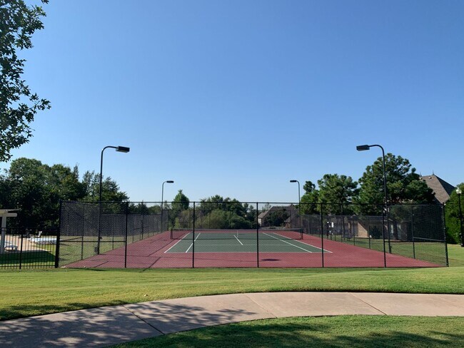 Building Photo - Luxury home in Oak Tree Park with a pool/tennis court/playground/walking trails - Edmond North Hi...