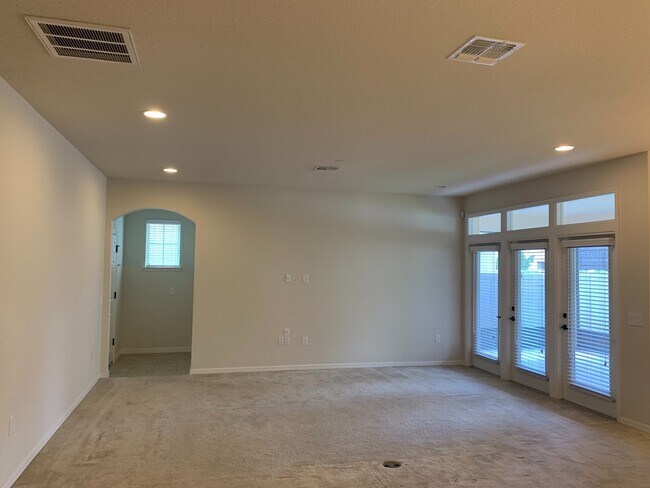 Building Photo - WINDERMERE TRAILS HOME  4 Bed 3.5 BATH