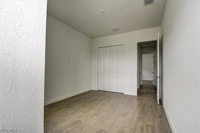 Building Photo - 7796 Lakes Edge Ln