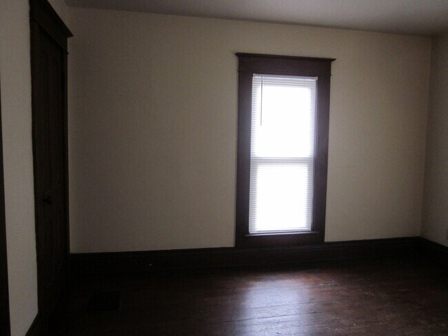 Building Photo - 832 Columbia Ave