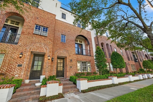 Building Photo - 705 Delano St