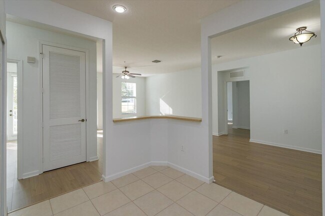 Building Photo - Baldwin Park 2/2 Condo, *Ground Floor* Attached Garage with Enders Park Views! Available June 2026