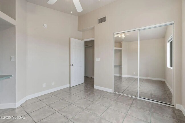 Building Photo - 2862 N Tyndall Ave