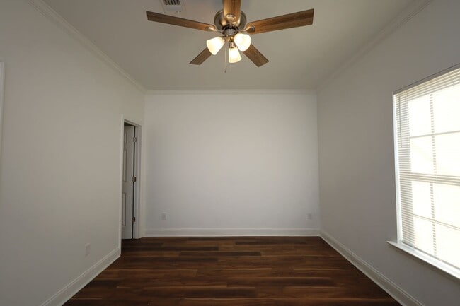 Building Photo - 2304 Mimosa Dr