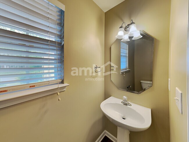 Building Photo - 2010 Cornflower Ln