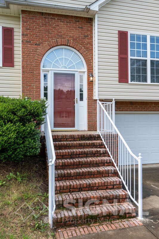 Building Photo - 1719 Annendale Dr