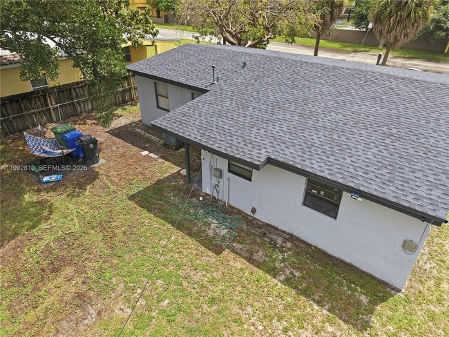 Building Photo - 1425 NW 10th Pl