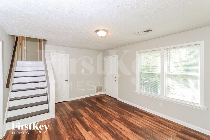 Building Photo - 680 Springhollow Ln SW