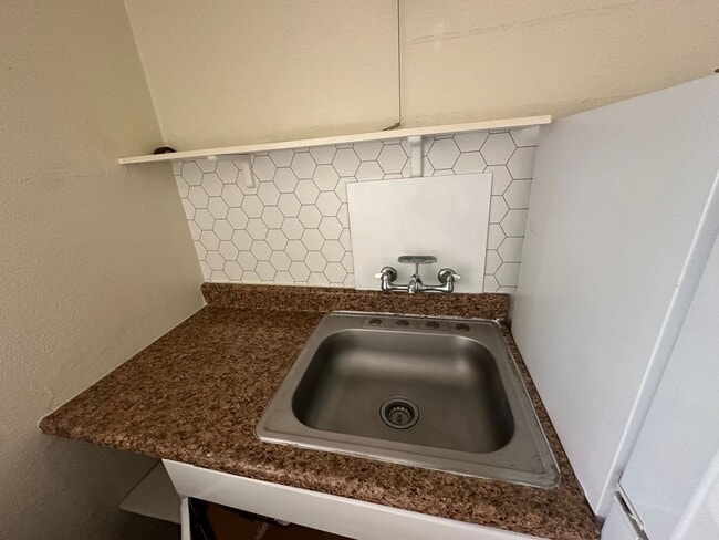 Building Photo - STUDIO IN THE HEART OF WAIKIKI!!!