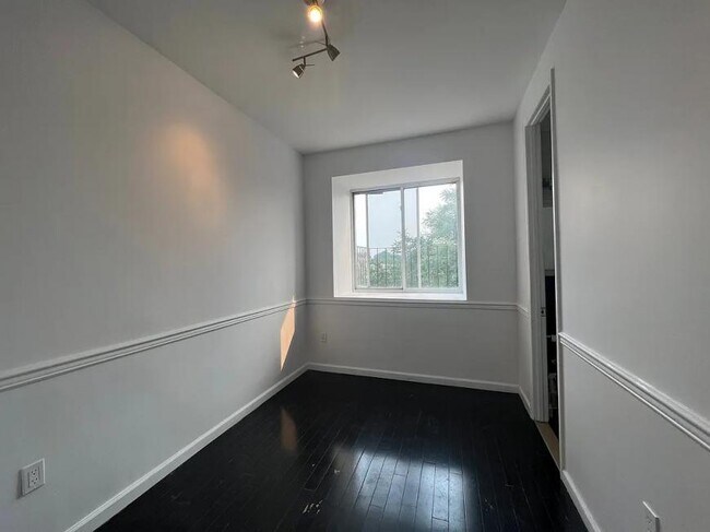 Building Photo - 3 bedroom in BROOKLYN NY 11221