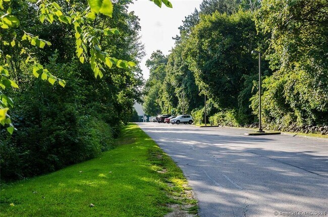 Building Photo - 527 W Thames St