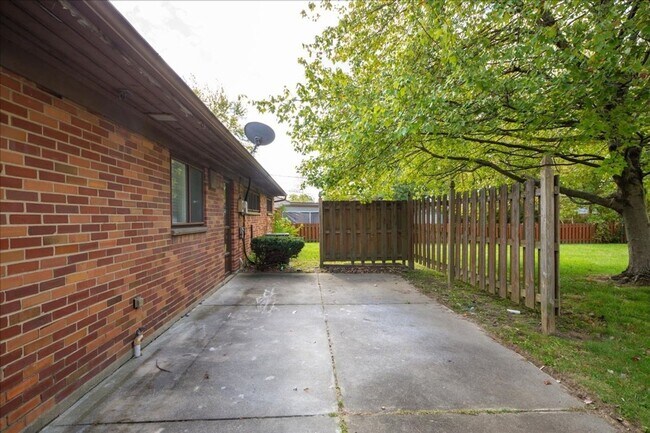 Building Photo - **Charming Family Home in Top-Rated School...