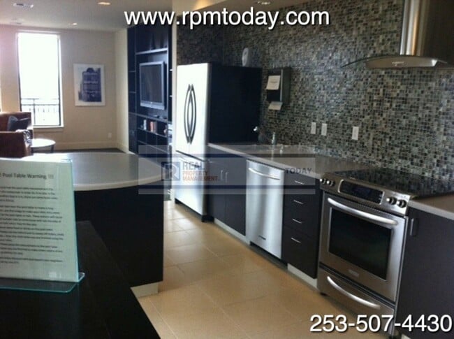 Building Photo - Incredible 5th Floor 2 Bedroom Condo with AMAZING Views!