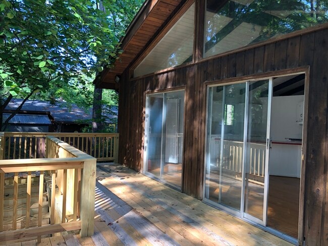 Building Photo - 206 Oleander Rd