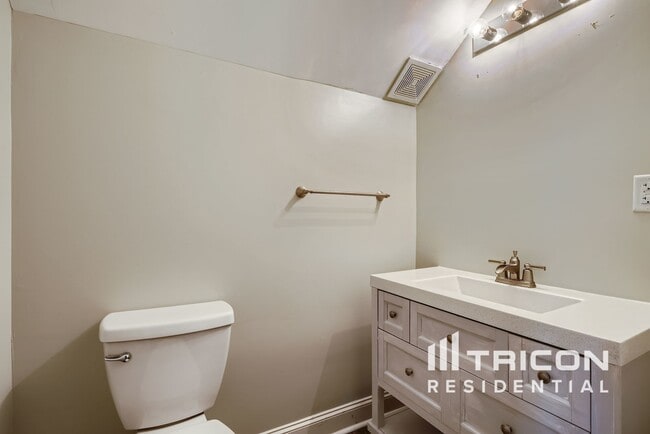 Building Photo - 3768 Lake Haven Way