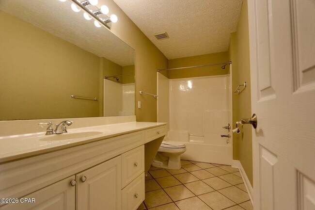 Building Photo - 4026 Oak Forest Dr