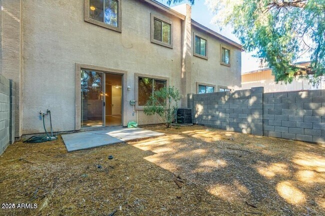 Building Photo - 2215 N 27th St