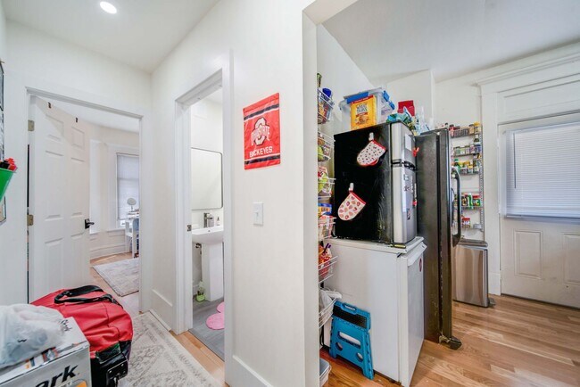 Building Photo - Ultimate 6-Bedroom House with Amazing Front Porch!