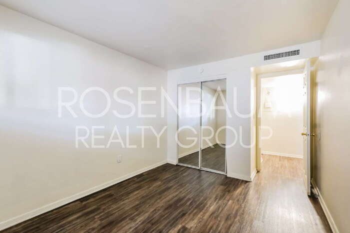 Building Photo - 455 W Kelso St