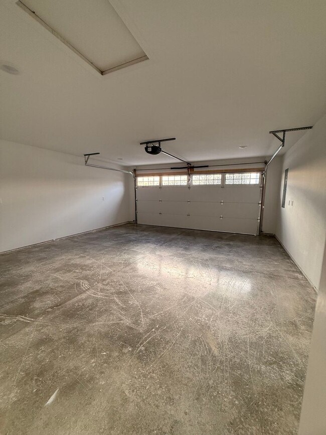 Building Photo - 1291-MF3-E