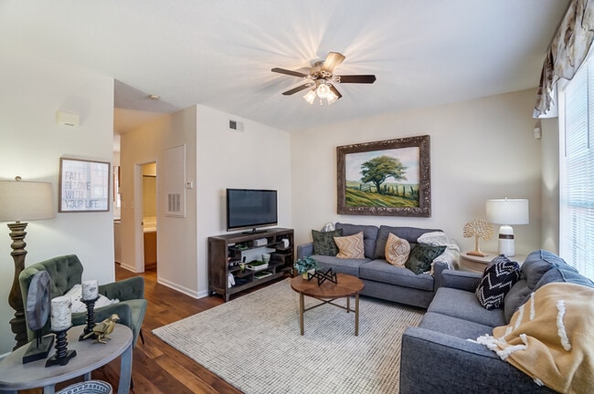 Building Photo - All-brick townhome living, minutes from it all.