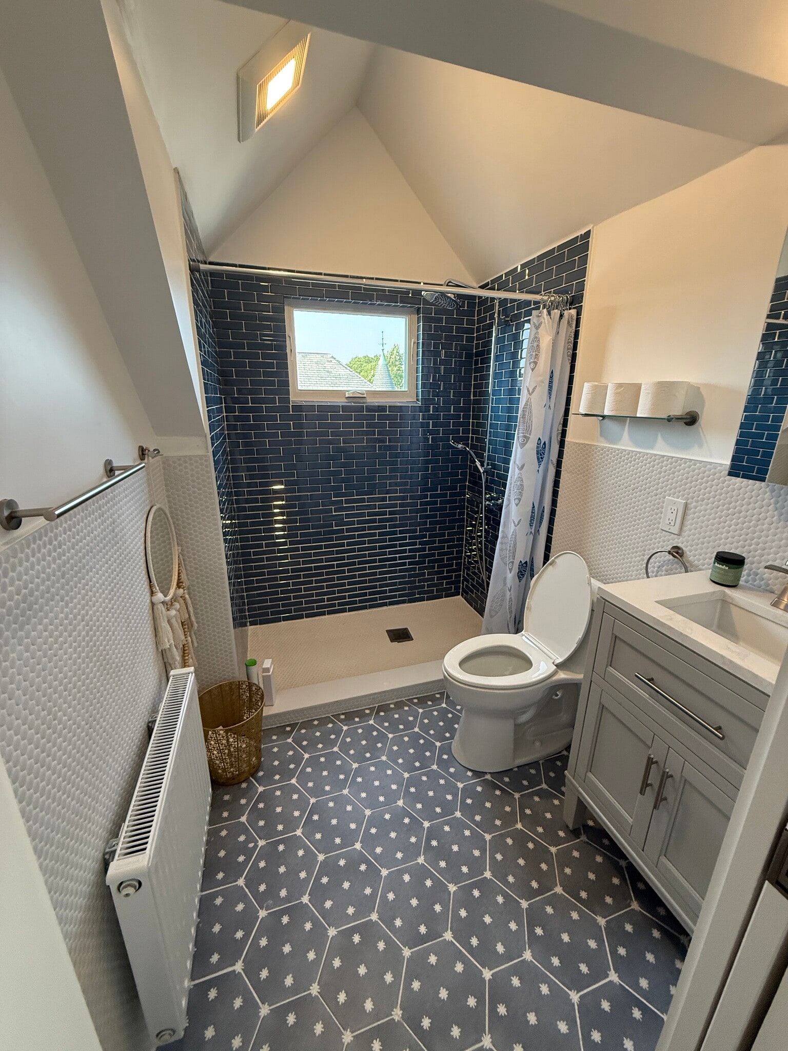 Building Photo - 96 Munroe St