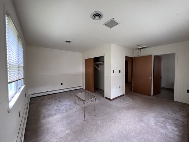 Building Photo - 205 Dumont Rd