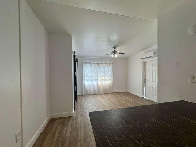 Building Photo - 1311 NE 42nd St