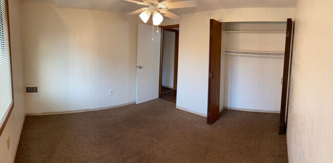 Building Photo - Spacious 2/1 in a great location! Up to 2 Months Free!