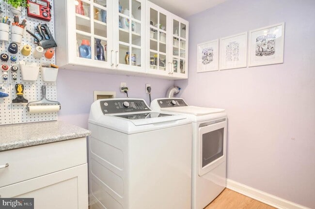 Building Photo - 6242 Levi Ct