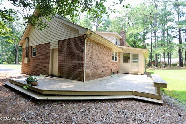 Building Photo - 202 Haldane Dr