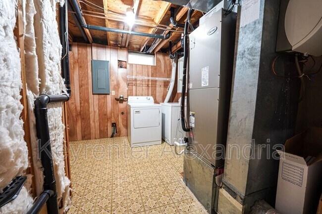 Building Photo - 5901 Beech Tree Dr