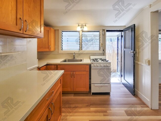 Building Photo - 1132